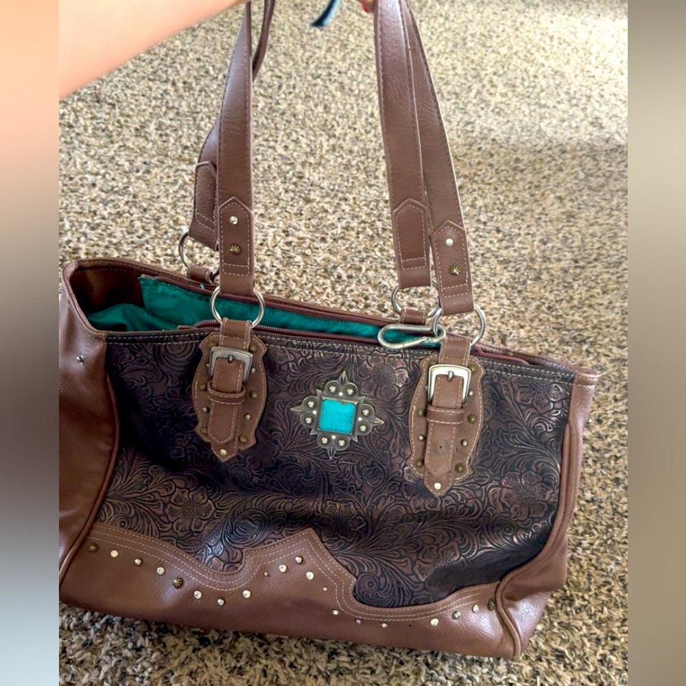 Very nice shoulder purse bag!